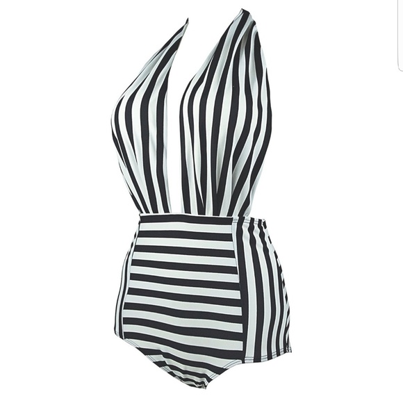 One piece backless swimsuit - Picture 2 of 3